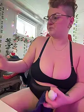 Sweetleeahxx online show from 6, 3, 2026