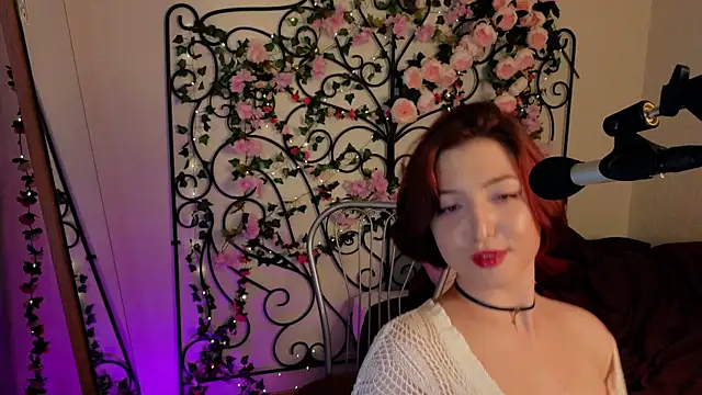 Snapshot of LisaVamp chatting on 15, 9, 2025 LisaVamp online show from 15, 9, 2025