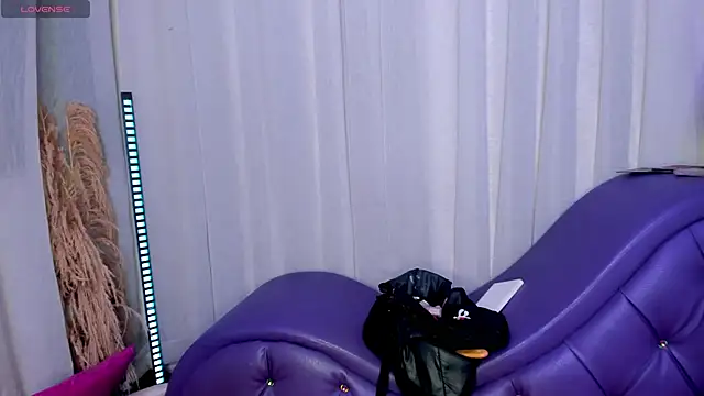 Yourslust  online show from 10, 11, 2025