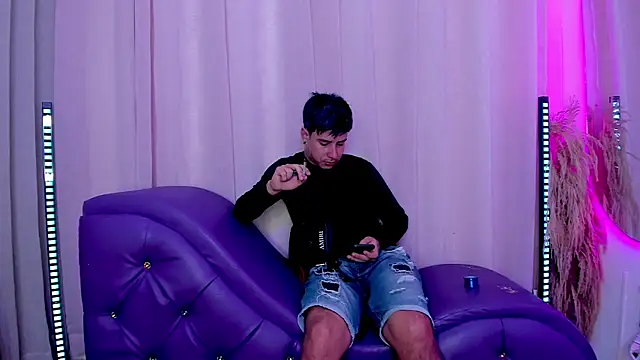 Yourslust  online show from 15, 2, 2026