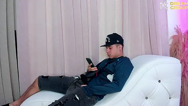 Yourslust  online show from 7, 4, 2026