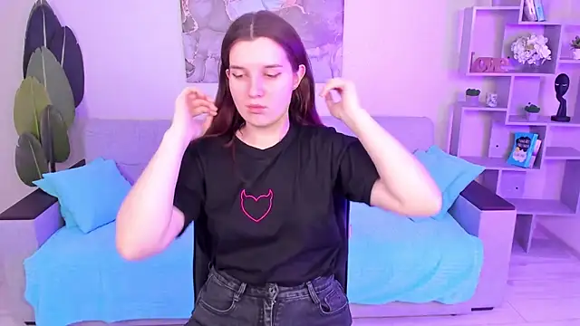 Snapshot of BonneyLove chatting on 13, 2, 2025 BonneyLove online show from 13, 2, 2025