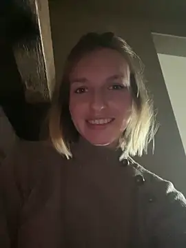 Snapshot of vilaineblonde chatting on 21, 10, 2025 vilaineblonde online show from 21, 10, 2025