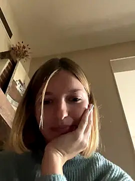 Snapshot of vilaineblonde chatting on 28, 10, 2025 vilaineblonde online show from 28, 10, 2025