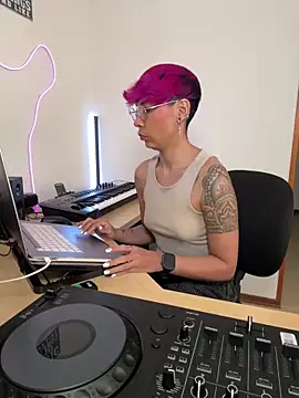 MiaMorgan  online show from 21, 4, 2026