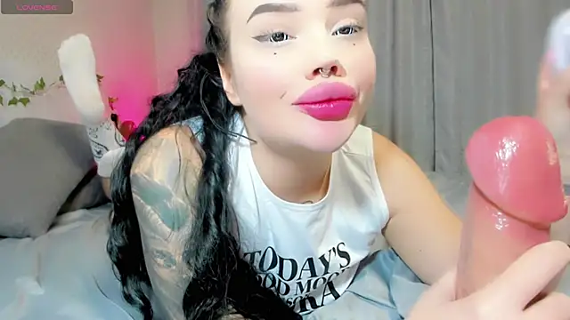 Snapshot of Aira_vi chatting on 13, 10, 2025 Aira vi online show from 13, 10, 2025