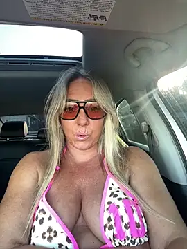 Snapshot of sunshinekisses chatting on 24, 5, 2026 sunshinekisses online show from 24, 5, 2026