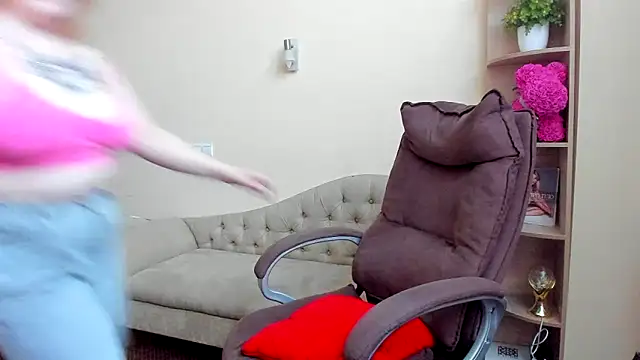 Snapshot of Doliss chatting on 9, 11, 2025 Doliss online show from 9, 11, 2025