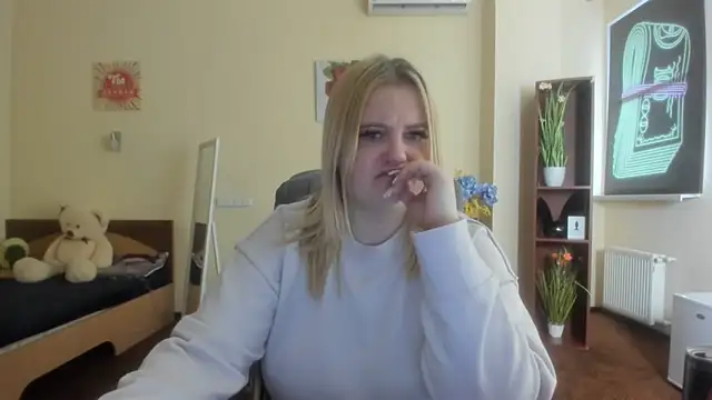 Snapshot of Doliss chatting on 4, 12, 2025 Doliss online show from 4, 12, 2025