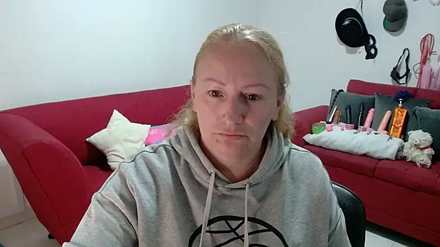 emperabigbootybigass online show from 9, 2, 2026