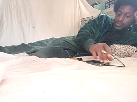 Snapshot of DevinToore chatting on 22, 10, 2025 DevinToore online show from 22, 10, 2025