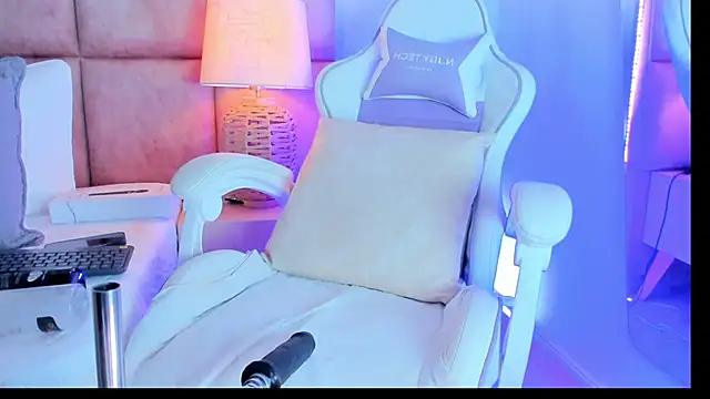 Snapshot of LizSheibaum chatting on 7, 2, 2026 LizSheibaum online show from 7, 2, 2026