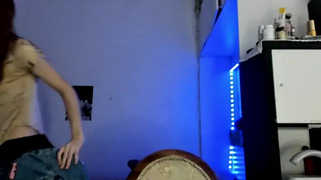 Snapshot of LisaIcon chatting on 19, 10, 2025 LisaIcon online show from 19, 10, 2025