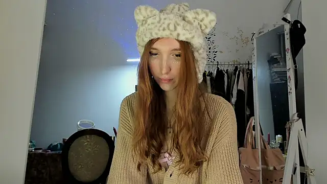 Snapshot of LisaIcon chatting on 28, 11, 2025 LisaIcon online show from 28, 11, 2025