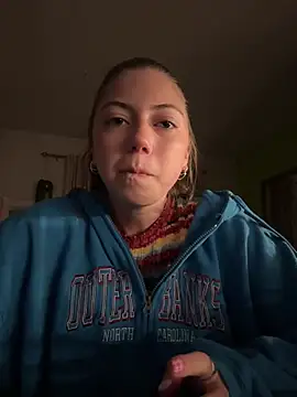 emilycoco online show from 28, 3, 2026