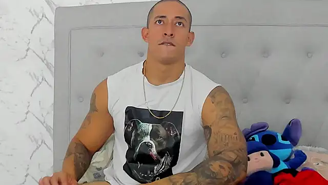 Snapshot of luigiferrara chatting on 10, 10, 2025 luigiferrara online show from 10, 10, 2025