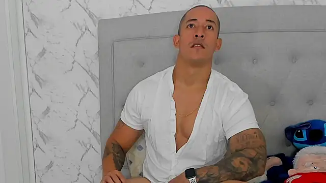 Snapshot of luigiferrara chatting on 28, 11, 2025 luigiferrara online show from 28, 11, 2025