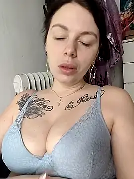 Lola Hale online show from 15, 2, 2025