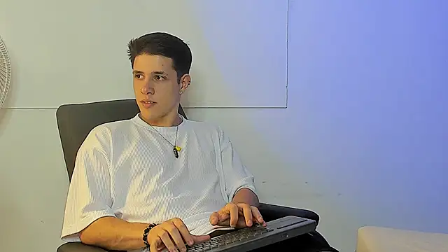Snapshot of Adan_rivas_ chatting on 26, 12, 2024 Adan rivas online show from 26, 12, 2024