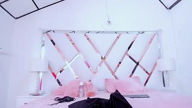 Snapshot of naughty__sara chatting on 8, 2, 2025 naughty  sara online show from 8, 2, 2025