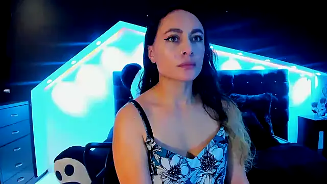 Coral Gibson online show from 3, 2, 2025