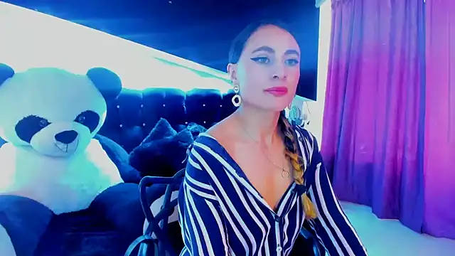 Coral Gibson online show from 8, 2, 2025