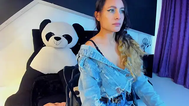 Coral Gibson online show from 12, 2, 2025