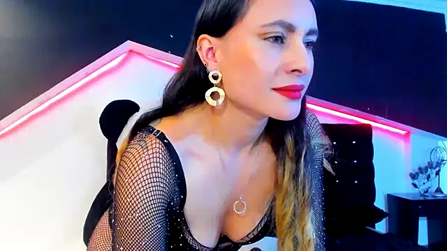 Coral Gibson online show from 17, 2, 2025