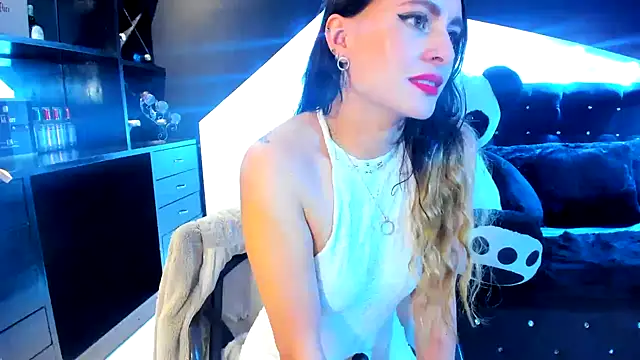 Coral Gibson online show from 28, 2, 2025