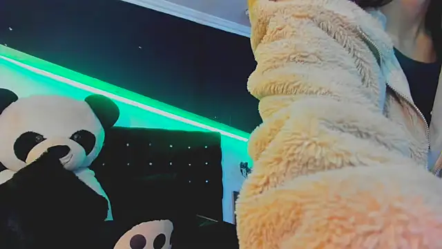 Coral Gibson online show from 21, 3, 2025