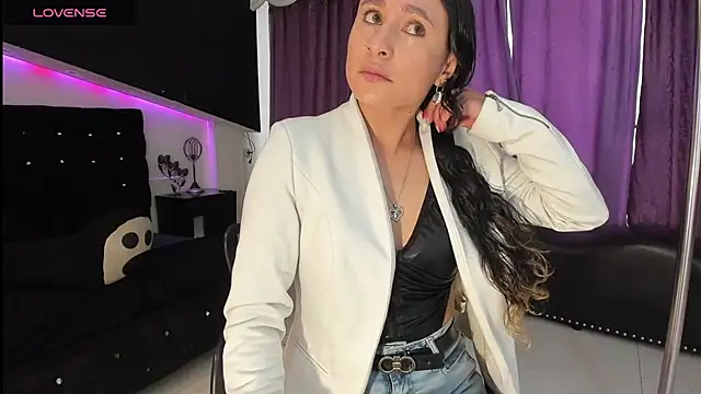 Coral Gibson online show from 14, 4, 2026