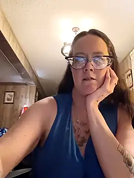 Snapshot of TheGoldenLotus chatting on 13, 4, 2026 TheGoldenLotus online show from 13, 4, 2026