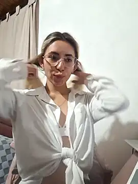 Scarlett Khan online show from 3, 2, 2025