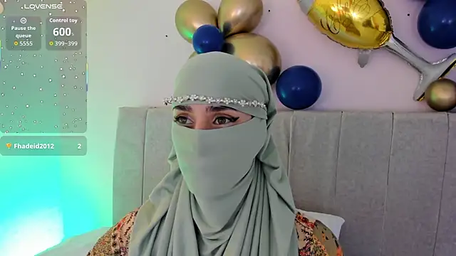 Snapshot of rawiya chatting on 4, 10, 2025 rawiya online show from 4, 10, 2025