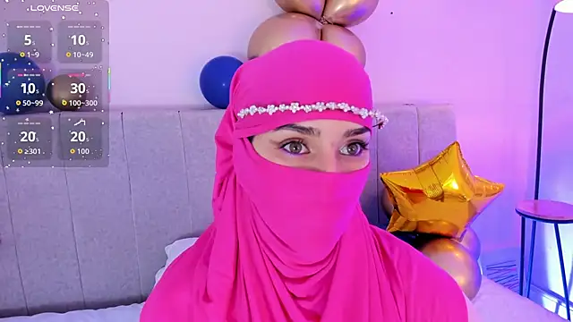 Snapshot of rawiya chatting on 7, 10, 2025 rawiya online show from 7, 10, 2025