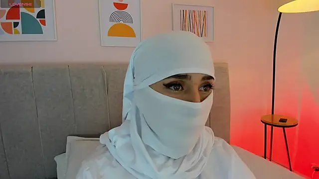 Snapshot of rawiya chatting on 10, 10, 2025 rawiya online show from 10, 10, 2025