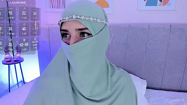 Snapshot of rawiya chatting on 28, 10, 2025 rawiya online show from 28, 10, 2025