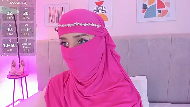 Snapshot of rawiya chatting on 4, 11, 2025 rawiya online show from 4, 11, 2025