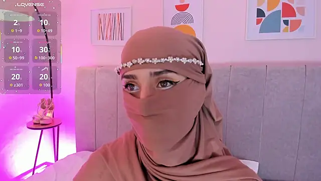 Snapshot of rawiya chatting on 6, 11, 2025 rawiya online show from 6, 11, 2025