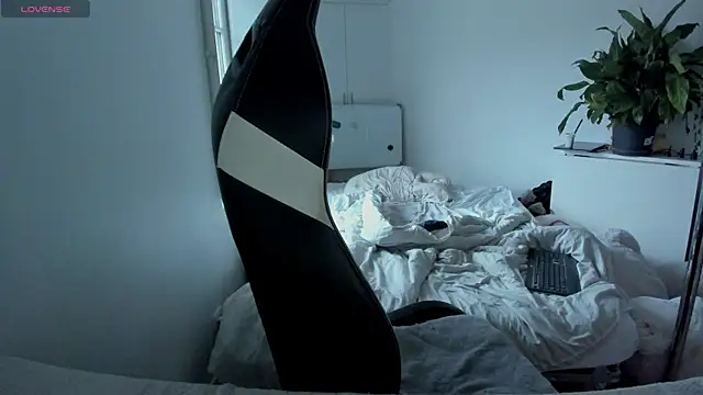 Snapshot of CeriseLapine chatting on 10, 3, 2025 CeriseLapine online show from 10, 3, 2025