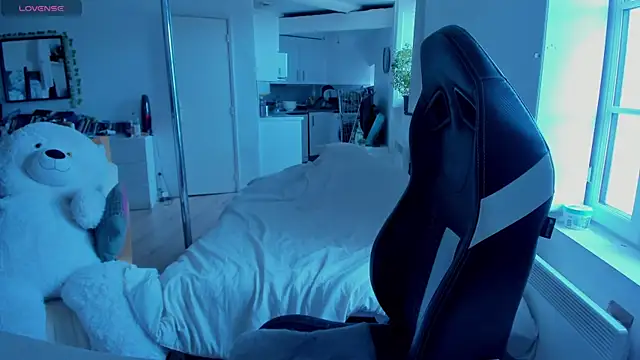 Snapshot of CeriseLapine chatting on 14, 3, 2025 CeriseLapine online show from 14, 3, 2025