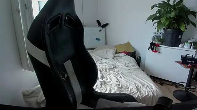 Snapshot of CeriseLapine chatting on 10, 9, 2025 CeriseLapine online show from 10, 9, 2025