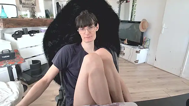 Snapshot of CeriseLapine chatting on 10, 10, 2025 CeriseLapine online show from 10, 10, 2025