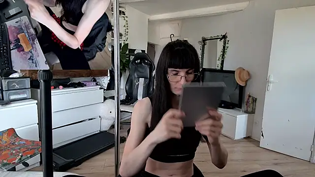 Snapshot of CeriseLapine chatting on 15, 11, 2025 CeriseLapine online show from 15, 11, 2025