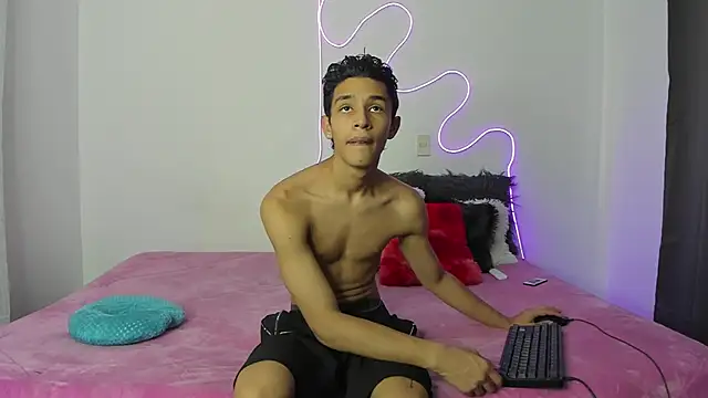 Snapshot of evanscollins chatting on 1, 12, 2024 evanscollins online show from 1, 12, 2024