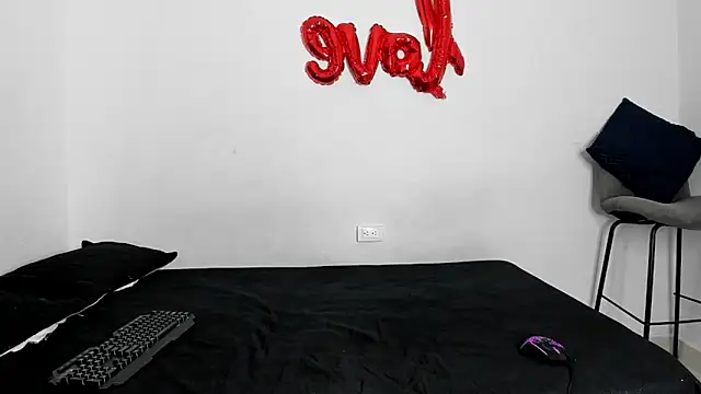 Snapshot of evanscollins chatting on 25, 11, 2025 evanscollins online show from 25, 11, 2025