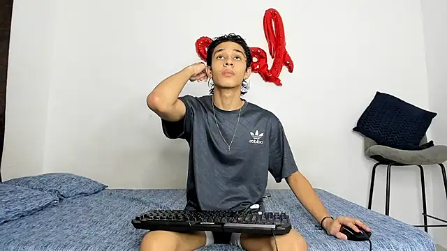 Snapshot of evanscollins chatting on 27, 11, 2025 evanscollins online show from 27, 11, 2025