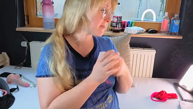 Snapshot of SherryOutdoor1 chatting on 22, 12, 2025 SherryOutdoor1 online show from 22, 12, 2025