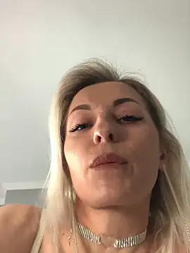 Snapshot of Diamond_Bunny_ chatting on 2, 3, 2025 Diamond Bunny online show from 2, 3, 2025