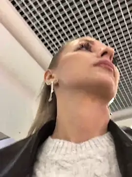 Diamond Bunny  online show from 30, 10, 2025